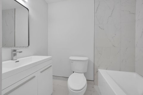 Touwnhouse à vendre à Miami, Floride: 3 chambres, 146.32 m2 № 1930331 - photo 29