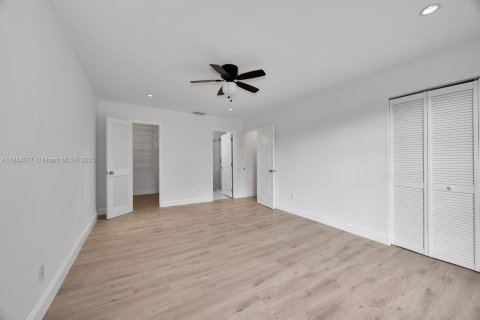 Touwnhouse à vendre à Miami, Floride: 3 chambres, 146.32 m2 № 1930331 - photo 24