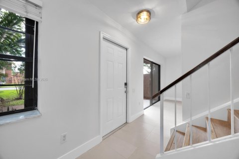 Touwnhouse à vendre à Miami, Floride: 3 chambres, 146.32 m2 № 1930331 - photo 5