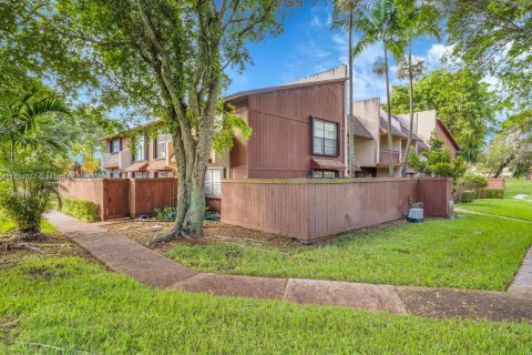 Touwnhouse à vendre à Miami, Floride: 3 chambres, 146.32 m2 № 1930331 - photo 2