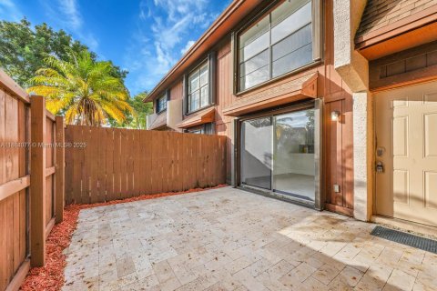 Touwnhouse à vendre à Miami, Floride: 3 chambres, 146.32 m2 № 1930331 - photo 3