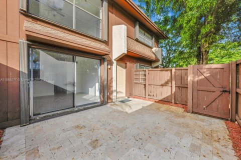 Touwnhouse à vendre à Miami, Floride: 3 chambres, 146.32 m2 № 1930331 - photo 4