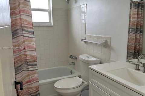 Снять в аренду кондоминиум в Холливуд, Флорида 2 спальни, 108.51м2, № 1963500 - фото 9