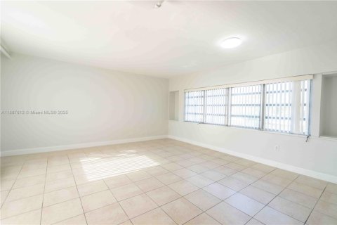 Apartamento en alquiler en Miami Beach, Florida, 1 dormitorio, 74.32 m2 № 1933079 - foto 5