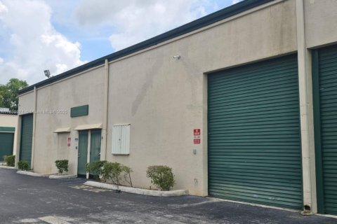 Commercial property in Pompano Beach, Florida № 1830698 - photo 26