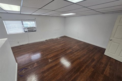 Commercial property in Pompano Beach, Florida № 1830698 - photo 19
