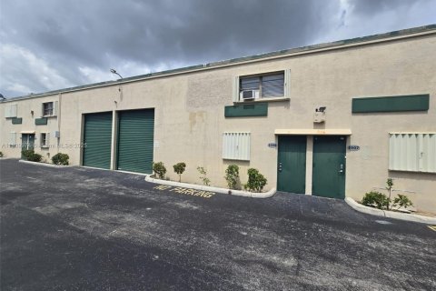 Commercial property in Pompano Beach, Florida № 1830698 - photo 24