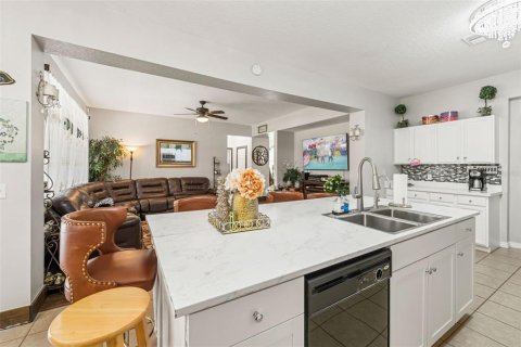 Villa ou maison à vendre à Davenport, Floride: 5 chambres, 291.34 m2 № 1894638 - photo 5