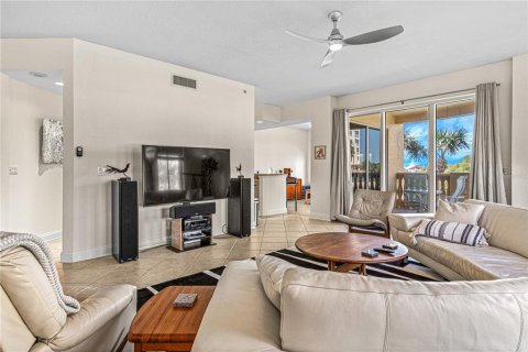 Copropriété à louer à New Smyrna Beach, Floride: 3 chambres, 196.02 m2 № 2139183 - photo 10