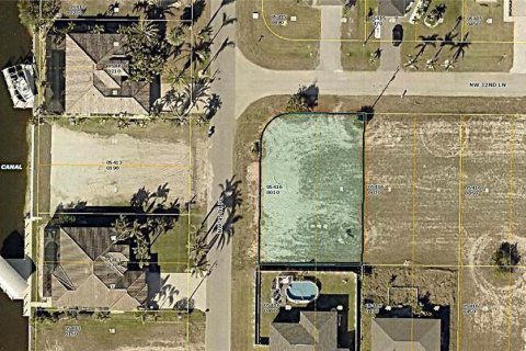 Terrain à Cape Coral, Floride № 2114312