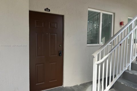 Condominio en venta en Homestead, Florida, 2 dormitorios, 84.91 m2 № 2018138 - foto 2