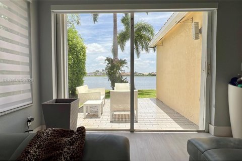 Villa ou maison à vendre à Weston, Floride: 3 chambres, 125.7 m2 № 2025205 - photo 30