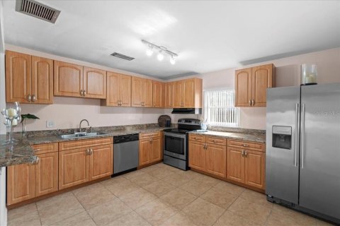 Купить виллу или дом в Брэндон, Флорида 12 комнат, 240.62м2, № 1744404 - фото 29