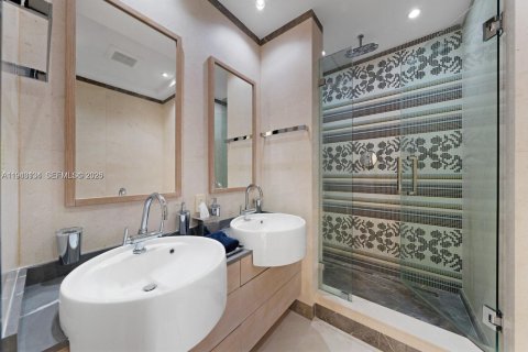 Condominio en venta en Bal Harbour, Florida, 3 dormitorios, 327.39 m2 № 1999471 - foto 15