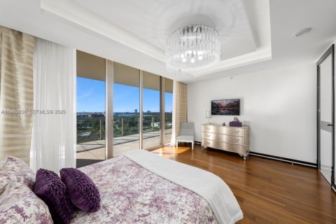 Condominio en venta en Bal Harbour, Florida, 3 dormitorios, 327.39 m2 № 1999471 - foto 18