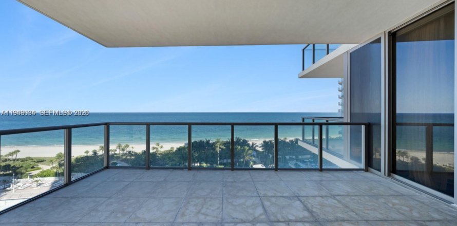 Condominio en Bal Harbour, Florida, 3 dormitorios  № 1999471