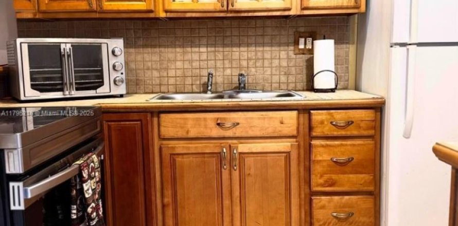 Condominio en Miami Gardens, Florida, 2 dormitorios  № 1739407