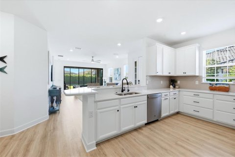 House in Bradenton, Florida 2 bedrooms, 142.42 sq.m. № 2211642 - photo 16