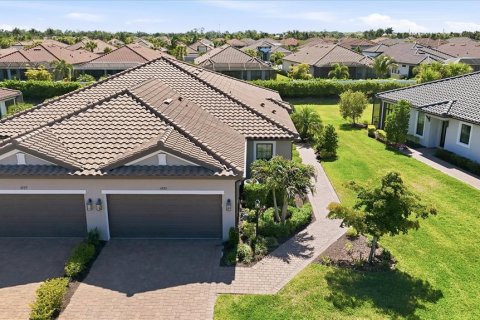 House in Bradenton, Florida 2 bedrooms, 142.42 sq.m. № 2211642 - photo 2