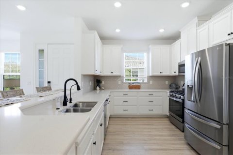 House in Bradenton, Florida 2 bedrooms, 142.42 sq.m. № 2211642 - photo 18