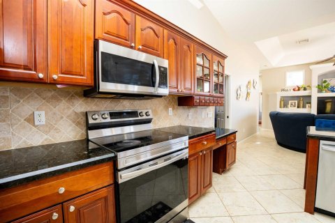 Casa en venta en Port St. Lucie, Florida, 4 dormitorios, 217.95 m2 № 2078158 - foto 10
