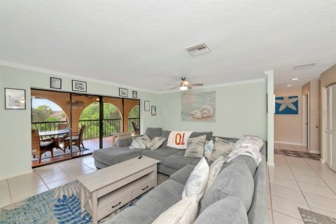 Condo in Bradenton, Florida, 2 bedrooms № 2378060 - photo 20