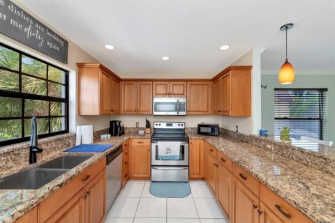 Condo in Bradenton, Florida, 2 bedrooms № 2378060 - photo 17