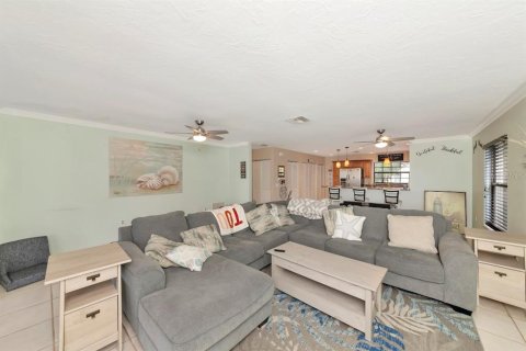 Condo in Bradenton, Florida, 2 bedrooms № 2378060 - photo 14