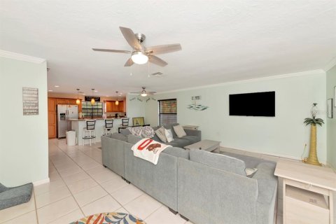 Condo in Bradenton, Florida, 2 bedrooms № 2378060 - photo 12