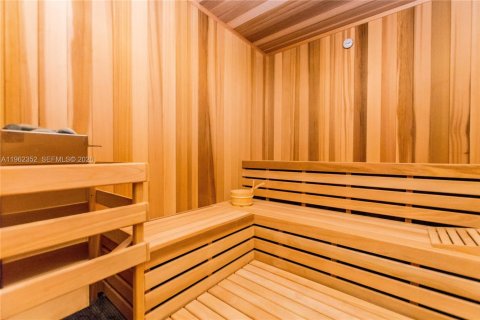 Condo in Miami, Florida, 1 bedroom № 2080925 - photo 24