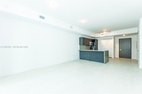 Condo in Miami, Florida, 1 bedroom № 2080925 - photo 4
