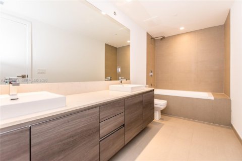 Condo in Miami, Florida, 1 bedroom № 2080925 - photo 13