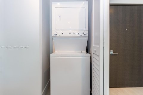 Condo in Miami, Florida, 1 bedroom № 2080925 - photo 14