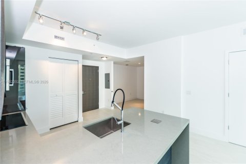 Condo in Miami, Florida, 1 bedroom № 2080925 - photo 7