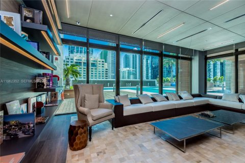 Condo in Miami, Florida, 1 bedroom № 2080925 - photo 15