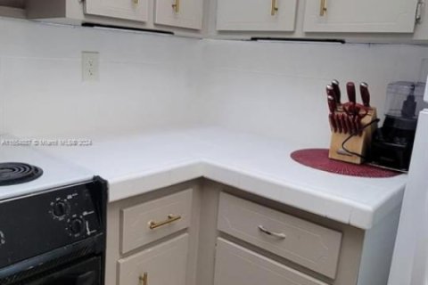 Condo in Hialeah, Florida, 1 bedroom  № 1729416 - photo 6