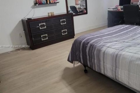 Condo in Hialeah, Florida, 1 bedroom  № 1729416 - photo 21