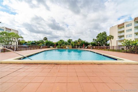 Condo in Hialeah, Florida, 1 bedroom  № 1729416 - photo 3
