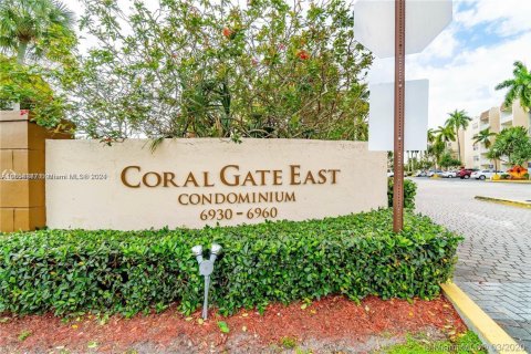 Condo in Hialeah, Florida, 1 bedroom  № 1729416 - photo 1