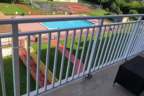 Condo in Hialeah, Florida, 1 bedroom  № 1729416 - photo 23