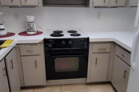 Condo in Hialeah, Florida, 1 bedroom  № 1729416 - photo 4