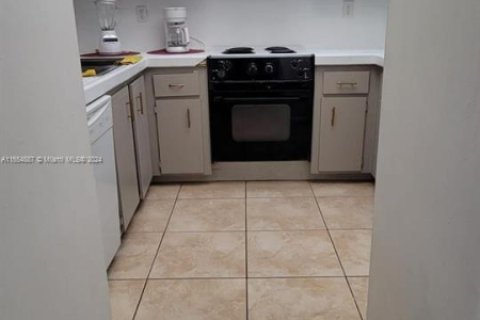 Condo in Hialeah, Florida, 1 bedroom  № 1729416 - photo 8