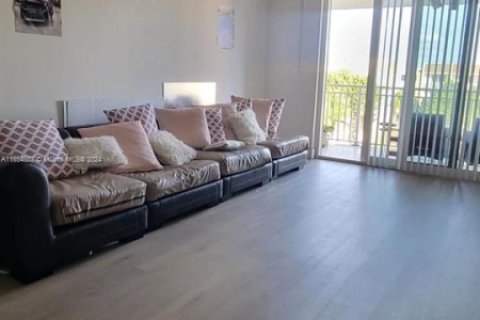 Condo in Hialeah, Florida, 1 bedroom  № 1729416 - photo 11