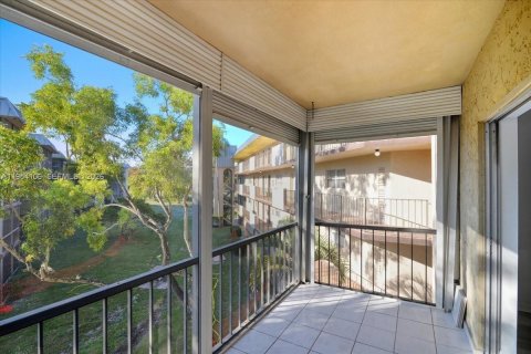 Condominio en venta en Lauderhill, Florida, 2 dormitorios, 80.82 m2 № 2153312 - foto 7