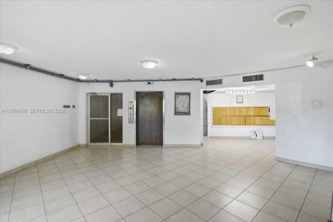 Condominio en venta en Lauderhill, Florida, 2 dormitorios, 80.82 m2 № 2153312 - foto 22