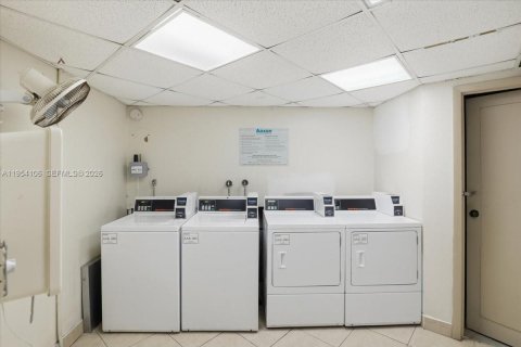 Condominio en venta en Lauderhill, Florida, 2 dormitorios, 80.82 m2 № 2153312 - foto 23