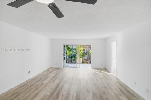 Condominio en venta en Lauderhill, Florida, 2 dormitorios, 80.82 m2 № 2153312 - foto 17