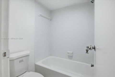 Condominio en venta en Lauderhill, Florida, 2 dormitorios, 80.82 m2 № 2153312 - foto 19