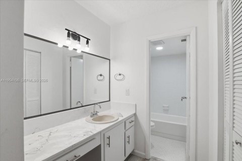 Condominio en venta en Lauderhill, Florida, 2 dormitorios, 80.82 m2 № 2153312 - foto 16