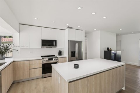 House in Lighthouse Point, Florida 4 bedrooms, 179.49 sq.m. № 1954511 - photo 12